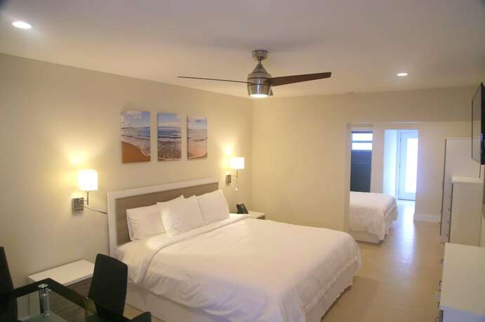 Imagen general del Hotel The Diane Oceanfront Suites. Foto 3