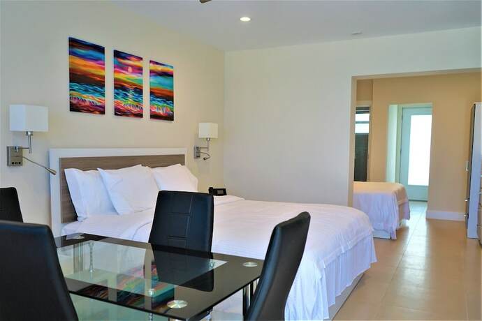 Imagen general del Hotel The Diane Oceanfront Suites. Foto 6