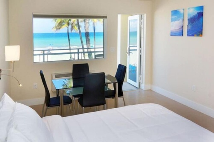 Imagen general del Hotel The Diane Oceanfront Suites. Foto 10