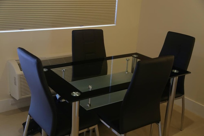 Imagen general del Hotel The Diane Oceanfront Suites. Foto 11