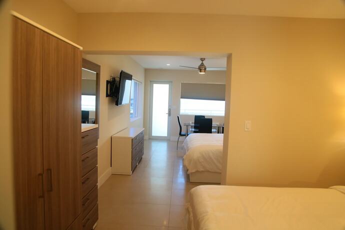 Imagen general del Hotel The Diane Oceanfront Suites. Foto 14
