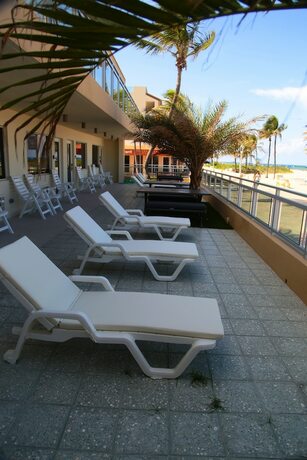 Imagen general del Hotel The Diane Oceanfront Suites. Foto 15