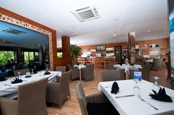 Imagen del bar/restaurante del Hotel The Dipan Resort Petitenget. Foto 5