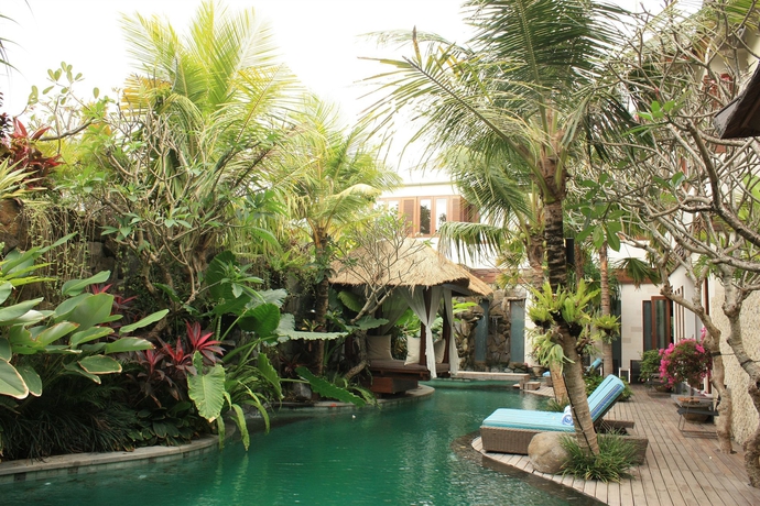 Imagen de la piscina del Hotel The Dipan Resort Petitenget. Foto 16