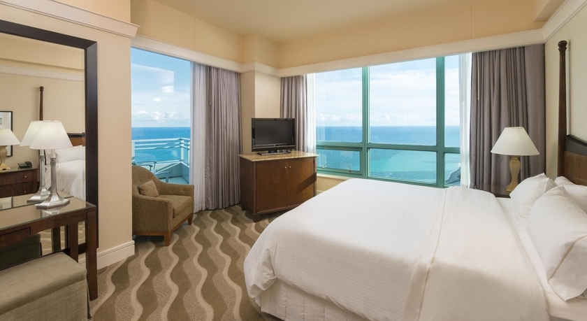 Imagen de la habitación del Hotel The Diplomat Beach Resort Hollywood, Curio Collection by Hilton. Foto 1