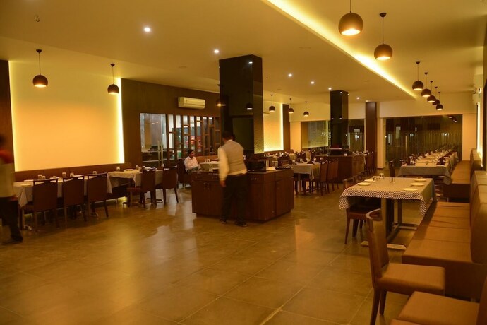 Imagen general del Hotel The Divine Resort, Veraval. Foto 18