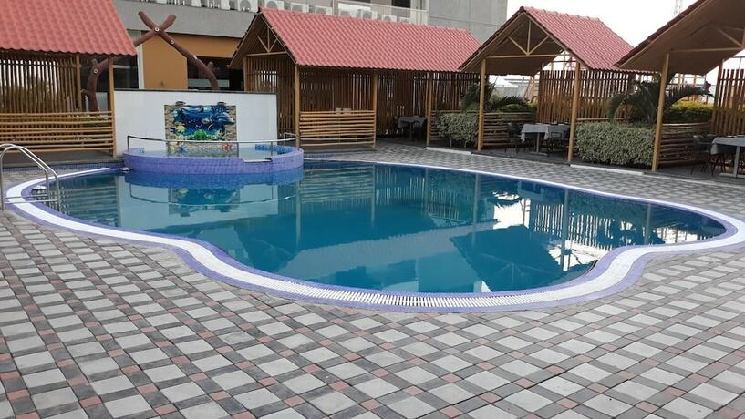 Imagen general del Hotel The Divine Resort, Veraval. Foto 19
