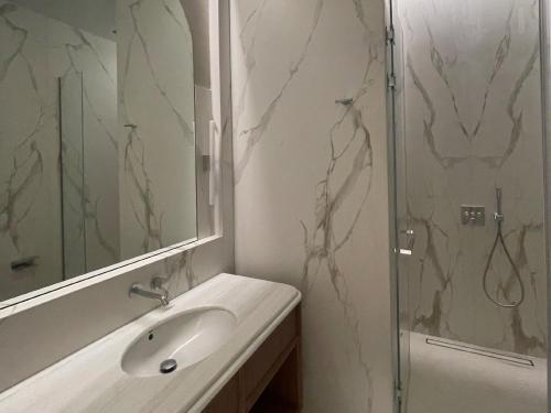 Imagen de la habitación del Hotel The Dolli At Acropolis. Foto 4