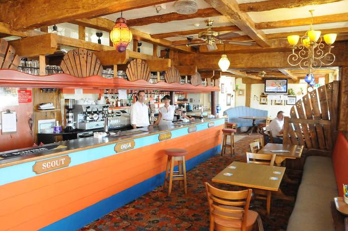 Imagen del bar/restaurante del Hotel The Dolphin. Foto 11
