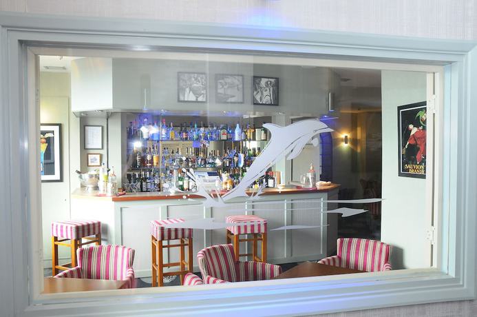 Imagen del bar/restaurante del Hotel The Dolphin. Foto 12