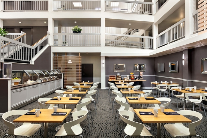 Imagen del bar/restaurante del Hotel The Domain. Foto 2