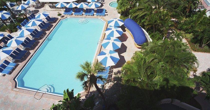 Imagen de la piscina del Hotel The Don Cesar. Foto 14
