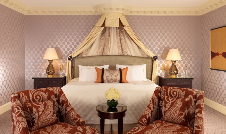 Imagen de la habitación del Hotel The Dorchester. Foto 3