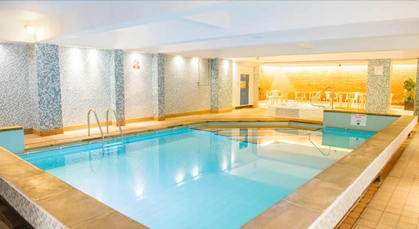 Imagen de la piscina del Hotel The Doric. Foto 18