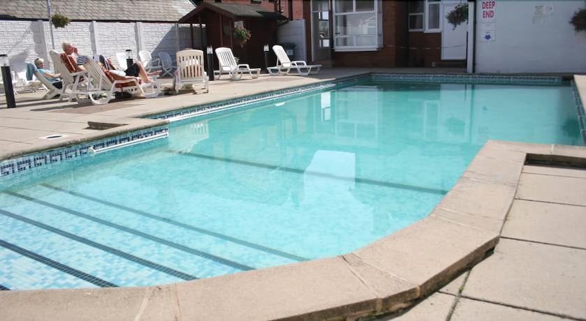Imagen de la piscina del Hotel The Doric. Foto 20