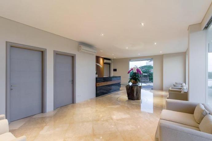 Imagen de los interiores del Hotel The Double View Mansions Bali. Foto 19