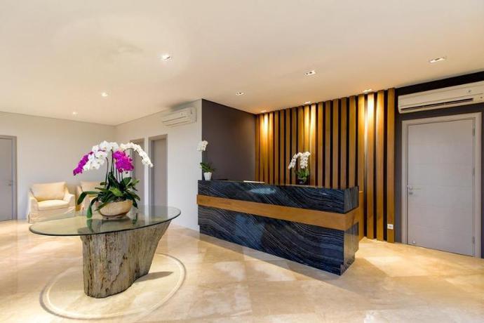 Imagen de los interiores del Hotel The Double View Mansions Bali. Foto 20