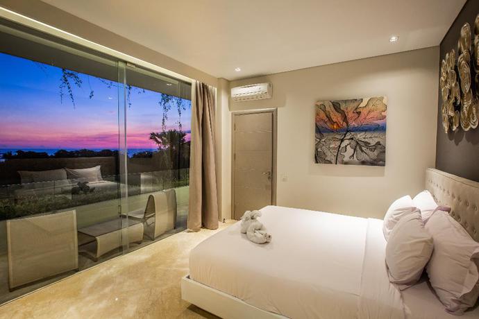 Imagen de la habitación del Hotel The Double View Mansions Bali. Foto 14