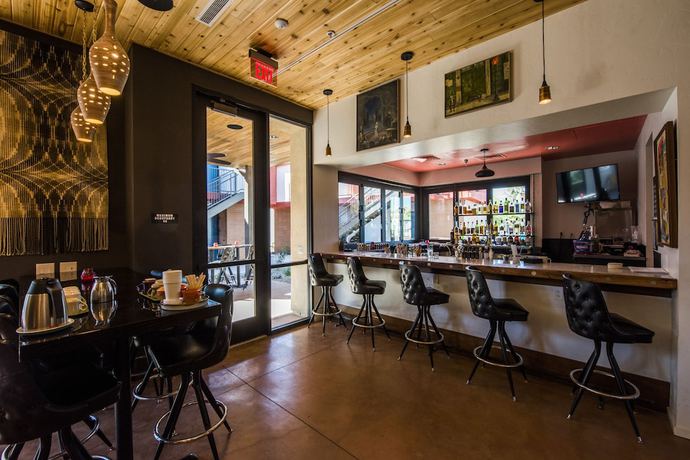 Imagen del bar/restaurante del Hotel The Downtown Clifton Tucson. Foto 2