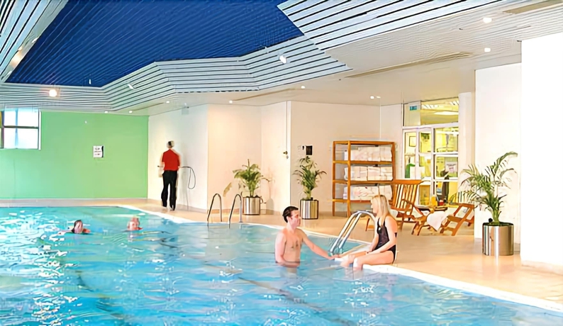 Imagen de la piscina del Hotel The Dragon, Swansea. Foto 18