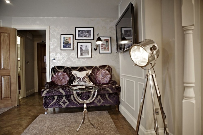 Imagen de los interiores del Hotel The Drayton Court. Foto 16