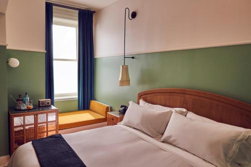 Imagen de la habitación del Hotel The Drayton. Foto 3