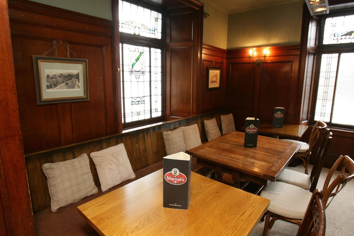 Imagen del bar/restaurante del Hotel The Dreadnought. Foto 2