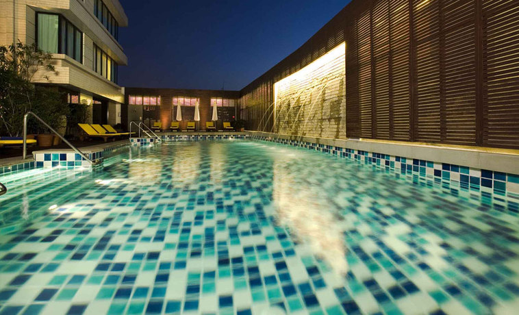 Imagen de la piscina del Hotel The Duchess. Foto 12