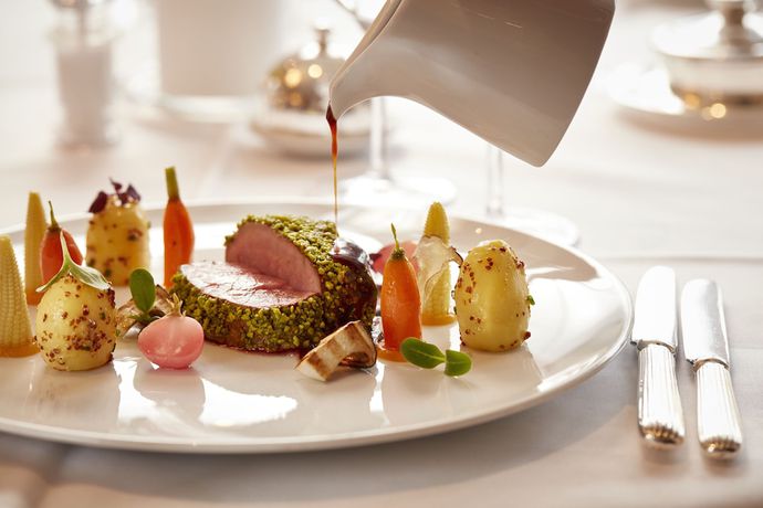 Imagen del bar/restaurante del Hotel The Dufour by Hotel Schweizerhof. Foto 2