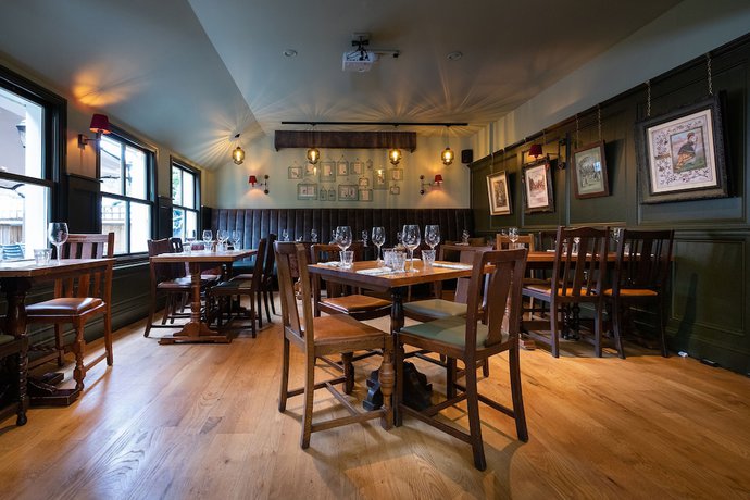 Imagen del bar/restaurante del Hotel The Dukes Head, Londres. Foto 3