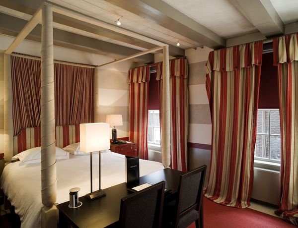 Imagen de la habitación del Hotel The Dylan Amsterdam. Foto 4