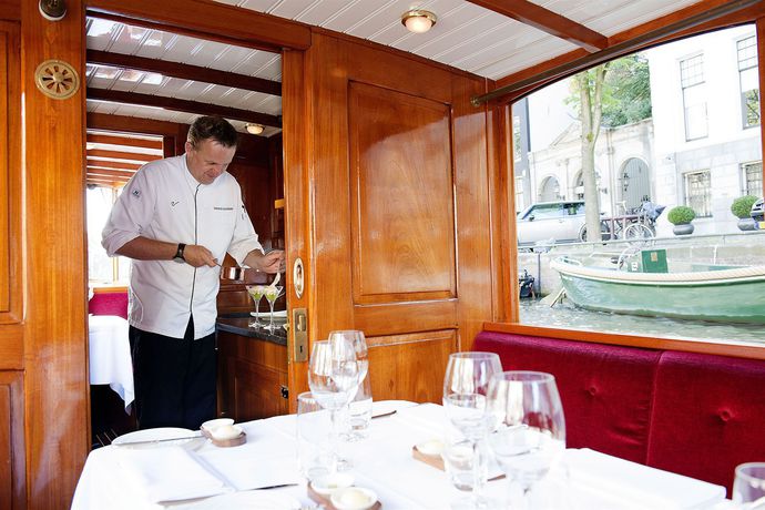 Imagen del bar/restaurante del Hotel The Dylan Amsterdam. Foto 2