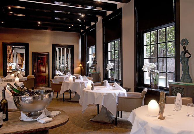 Imagen del bar/restaurante del Hotel The Dylan Amsterdam. Foto 3