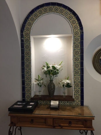 Imagen de los interiores del Hotel The Eagle Inn. Foto 16