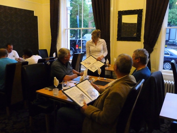 Imagen del bar/restaurante del Hotel The Edgbaston Palace. Foto 5