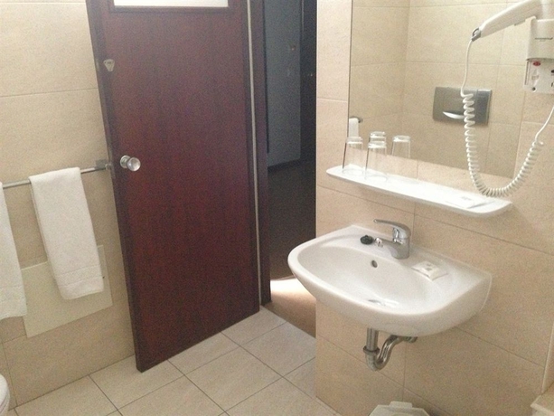 Imagen de la habitación del Hotel The Editory Garden Funchal. Foto 3