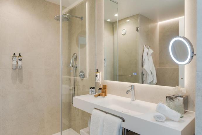 Imagen de la habitación del Hotel The Editory Ocean Way Funchal. Foto 3