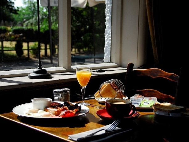 Imagen del bar/restaurante del Hotel The Egerton Arms Country Inn. Foto 7