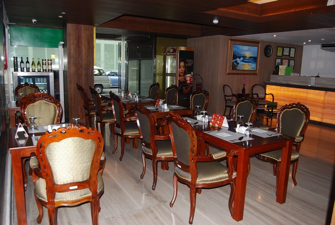 Imagen del bar/restaurante del Hotel The E-hotel Makati. Foto 4