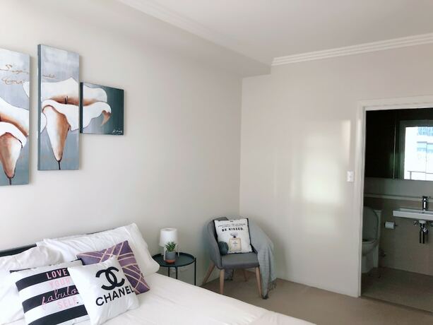 Imagen general del Hotel The Elegant Designer Home. Foto 8
