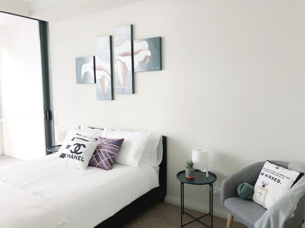 Imagen de la habitación del Hotel The Elegant Designer Home. Foto 22