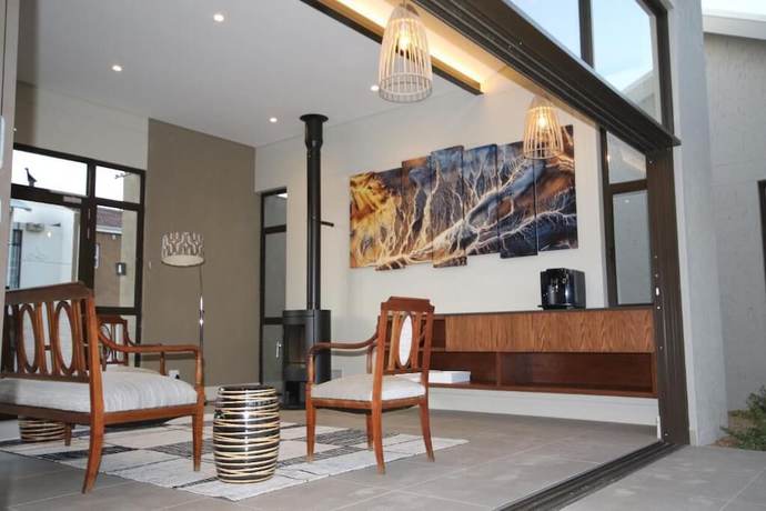 Imagen de los interiores del Hotel The Elegant Guesthouse. Foto 19