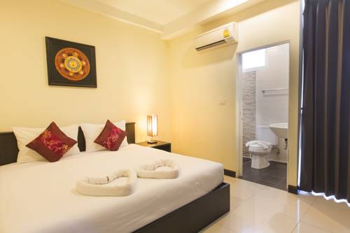 Imagen de la habitación del Hotel The Elegant Patong. Foto 6