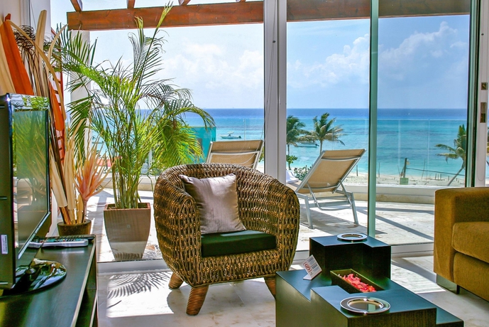 Imagen de los interiores del Hotel The Elements Oceanfront and Beachside Condo. Foto 12