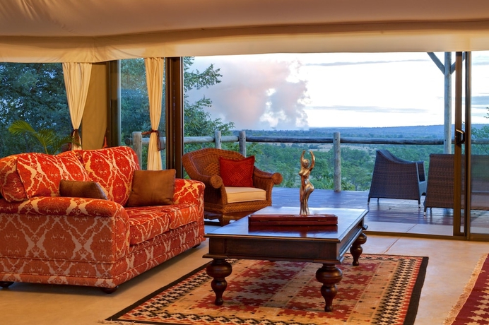 Imagen del bar/restaurante del Hotel The Elephant Camp. Foto 2