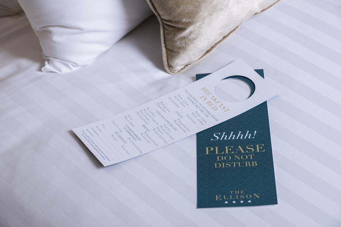 Imagen de la habitación del Hotel The Ellison. Foto 10