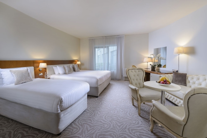 Imagen de la habitación del Hotel The Ellison. Foto 11