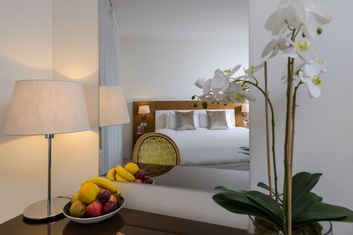 Imagen de la habitación del Hotel The Ellison. Foto 13