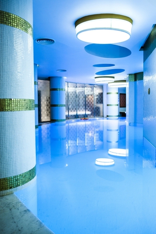 Imagen de la piscina del Hotel The Elysium Taksim Special Class. Foto 11