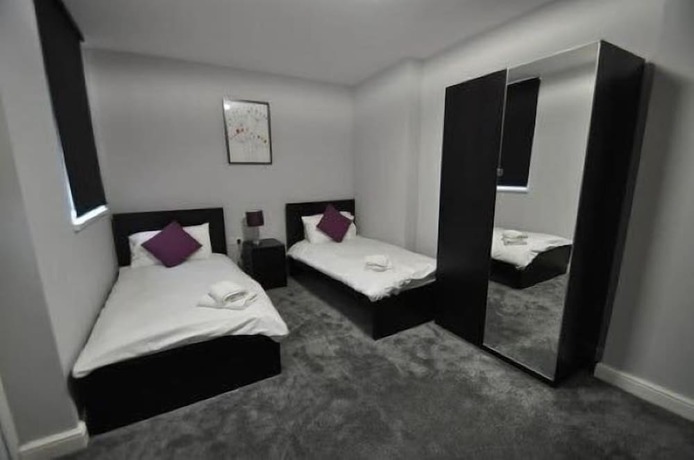 Imagen de la habitación del Hotel The Embassy. Foto 7